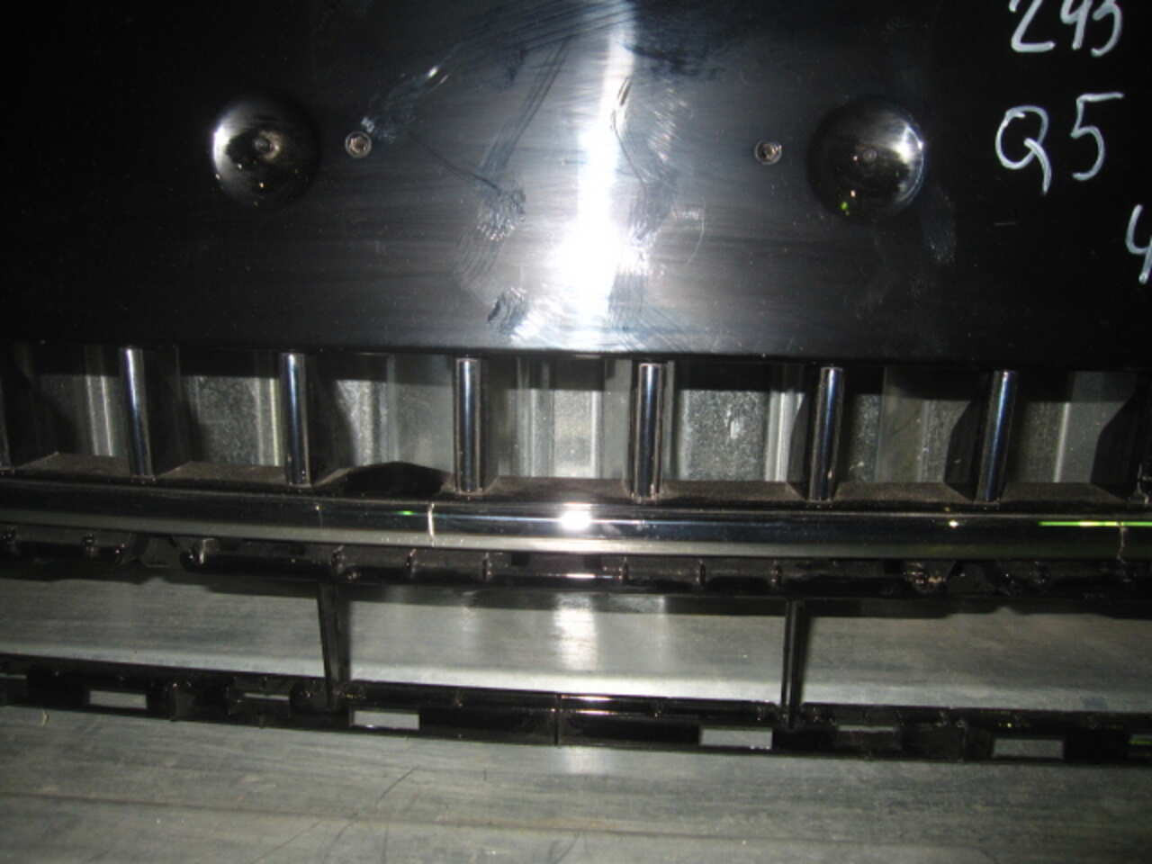 Решетка радиатора AUDI Q5 8R 2008- БУ 8R0853651R 245