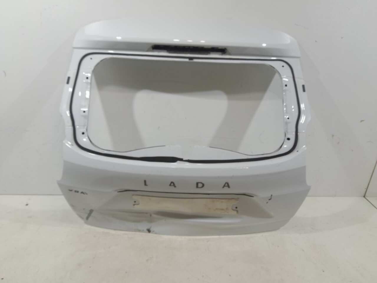крышка багажника LADA X-RAY 2015- БУ 901001870R 189055