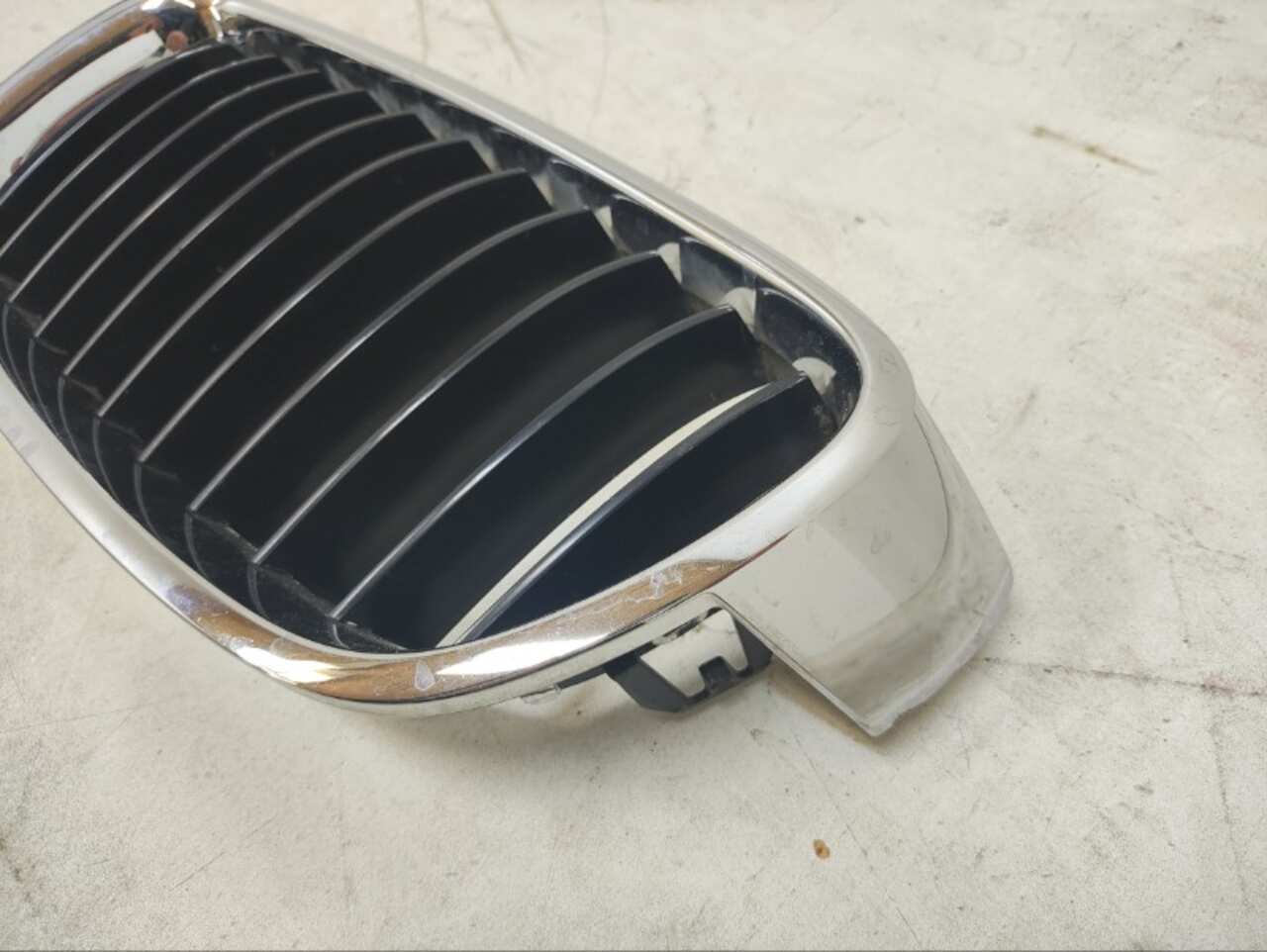 Решетка радиатора Лев. BMW 3ER `F30 2011- БУ 51137405835 191999