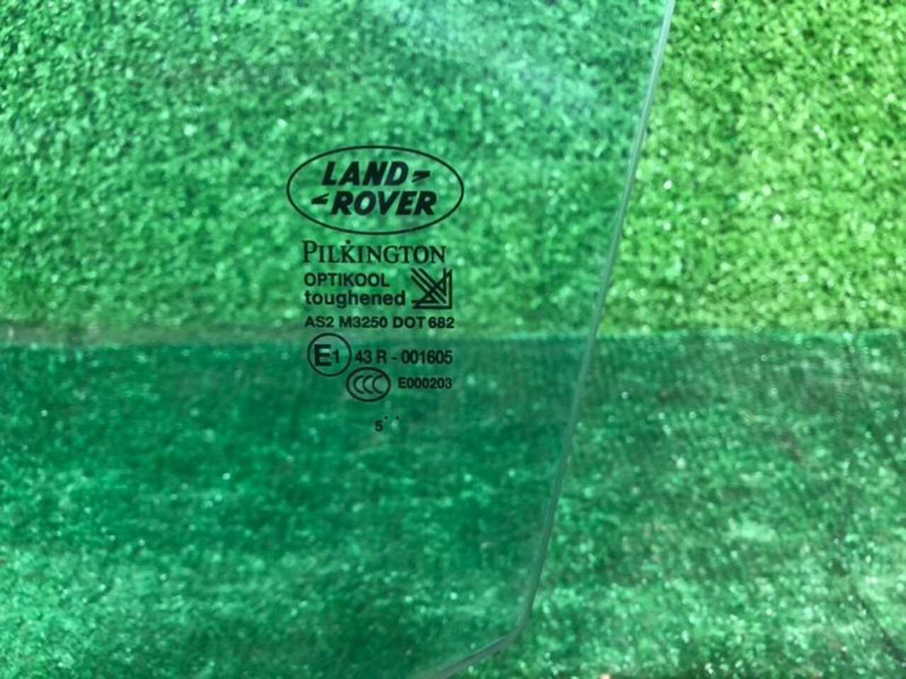 Стекло двери переднее левое LAND-ROVER DISCOVERY 4 (2009-2016) CUB500170 D9937