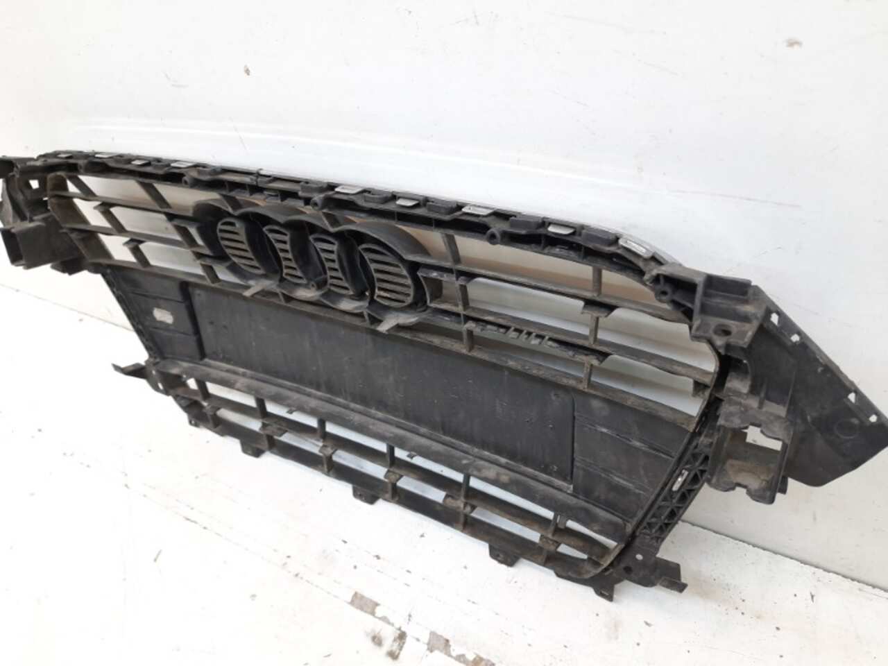 Решетка радиатора AUDI A4 B8 2012- БУ 8K0853651E1QP 186775