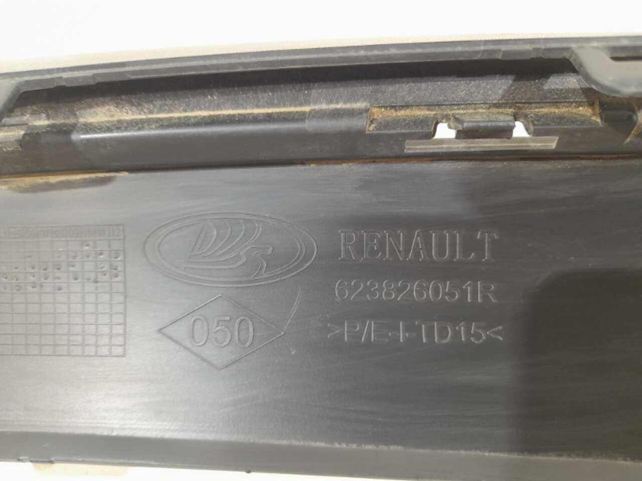 Накладка решетки радиатора RENAULT LOGAN 2 2014- БУ 623826051R 194869