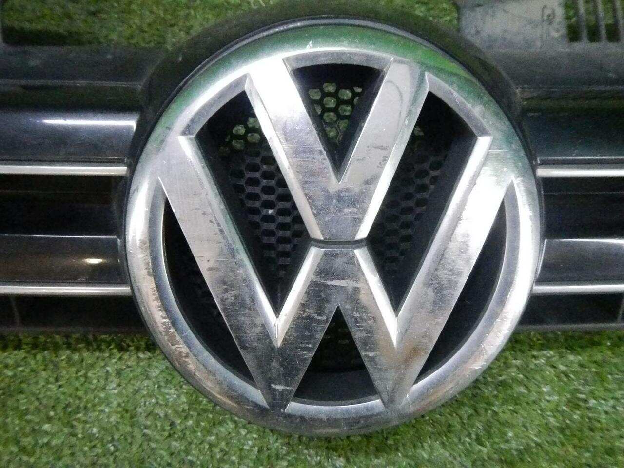 Решетка радиатора VW GOLF 6 (2008-2012) 5K0853651AMZLL 0000003959886