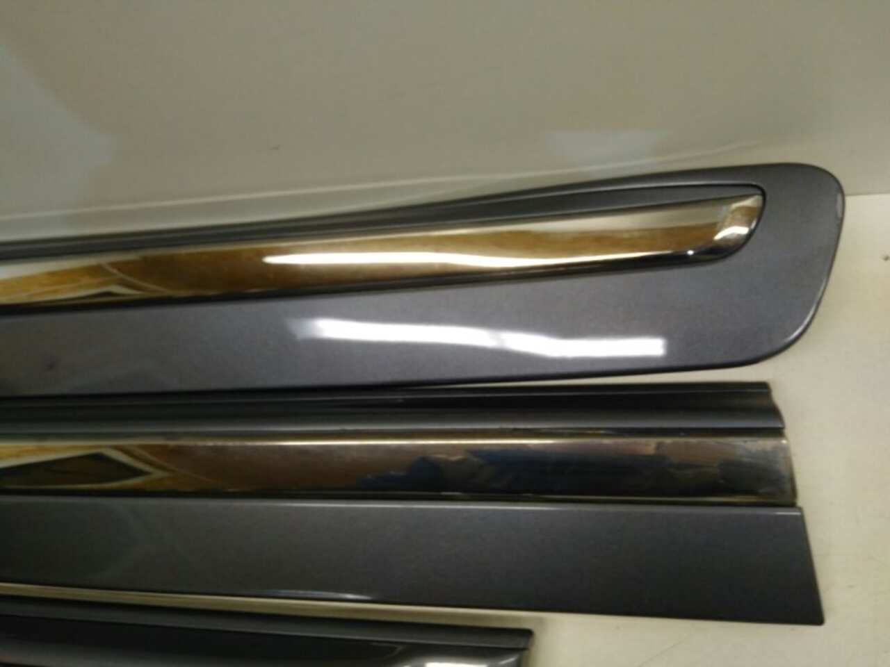 комплект накладок на двери Задн. Лев. LEXUS LX 3 2012- Серый БУ PZ329-60050-C1 57406