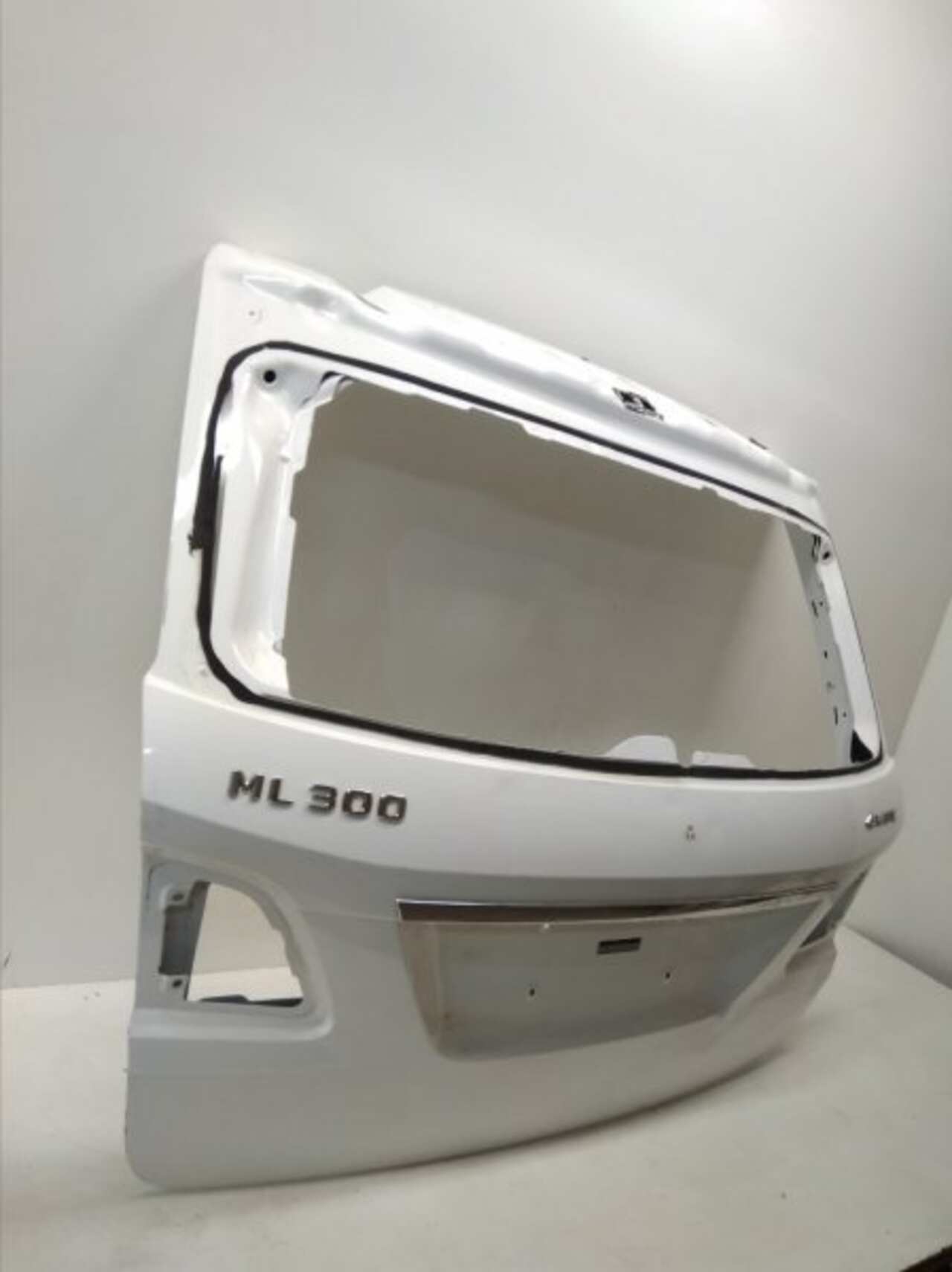 крышка багажника MERCEDES-BENZ ML W166 2011- БУ A1667400305 63865